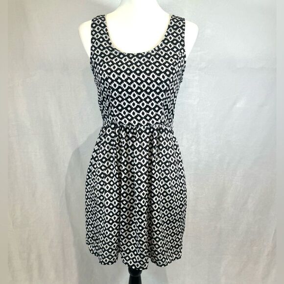 Black and white geometric print smocked ladder back dress w/ pockets size small - Picture 1 of 6